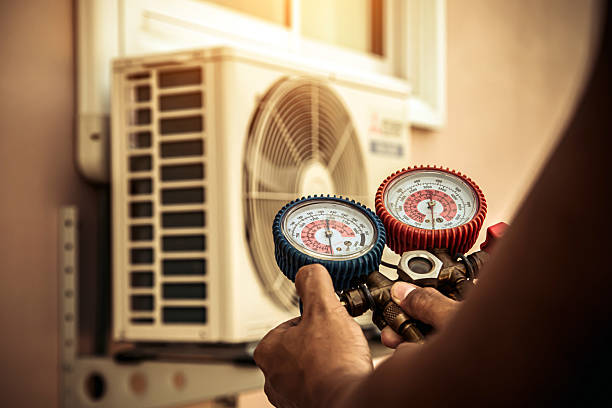 Professional Ac Installation technician working in Franklin, MI